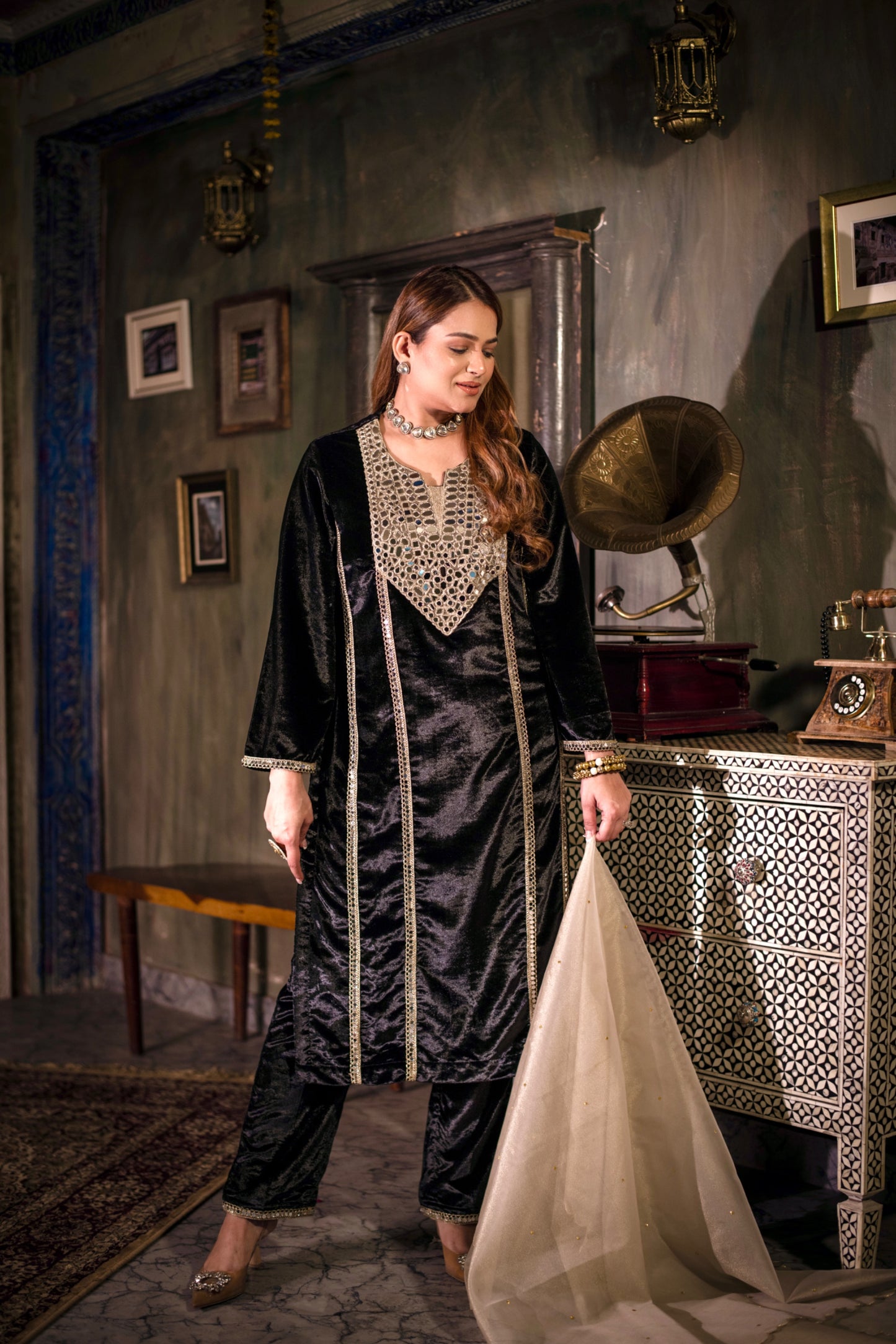 Sheesh Mahal Set Black