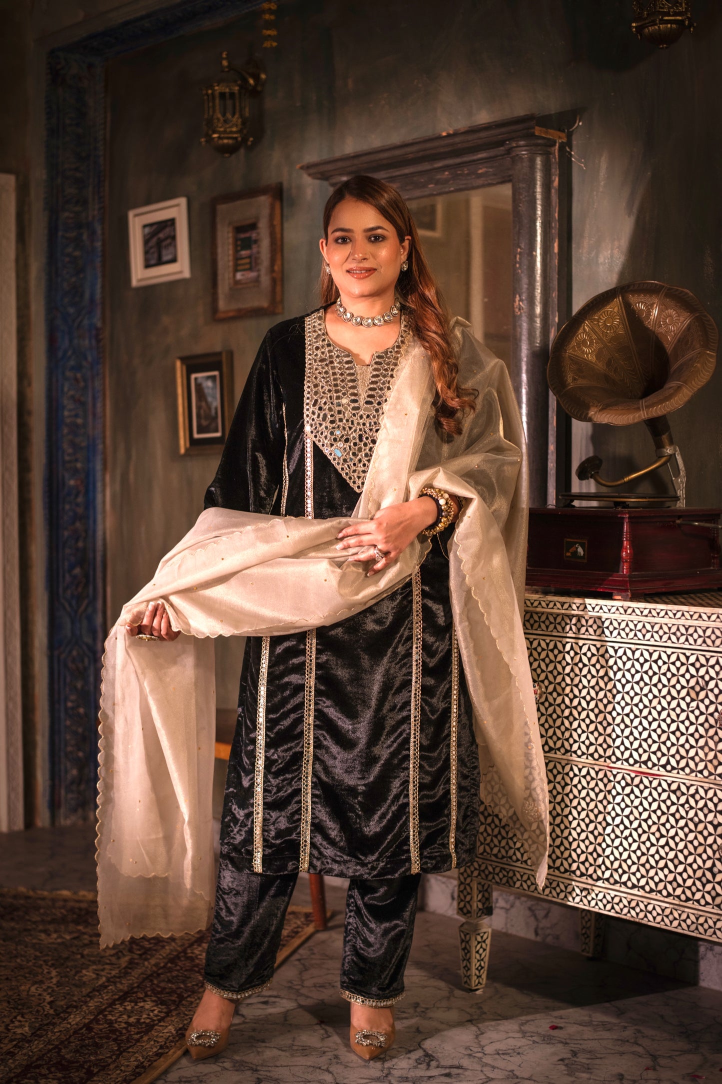 Sheesh Mahal Set Black